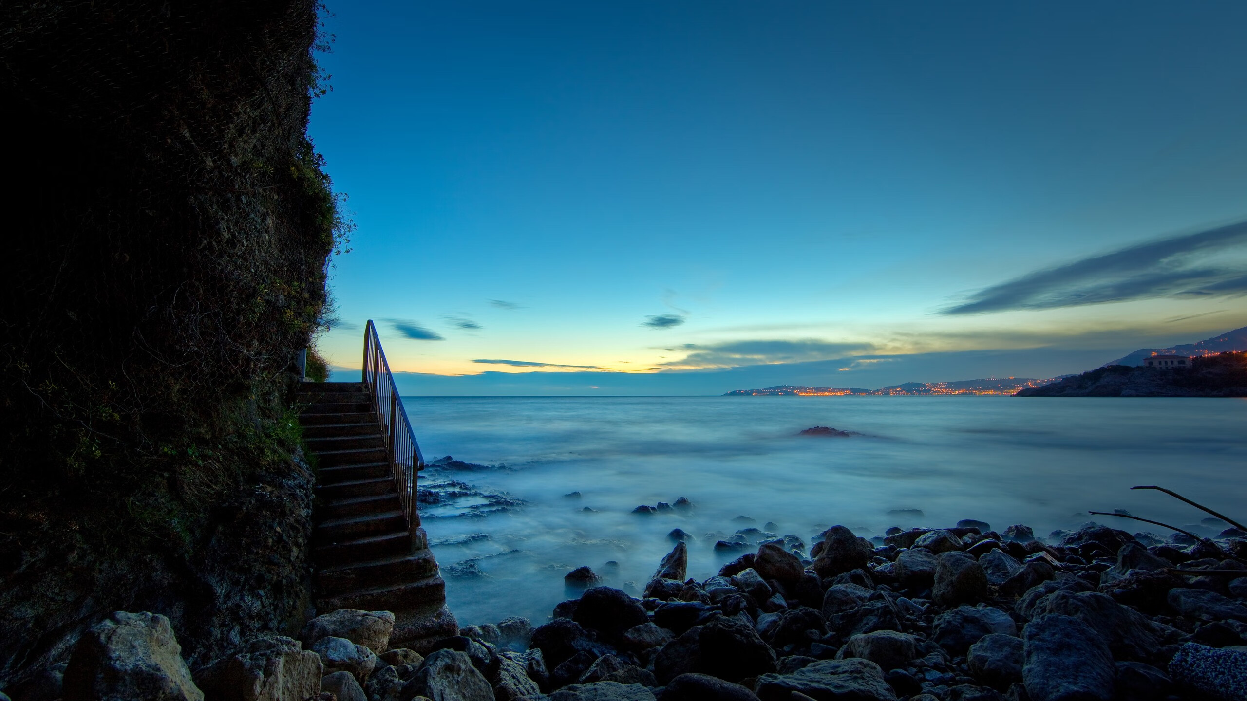 哈雷骑行变身:极速追逐中车手的极限挑战,哈雷骑行教学视频