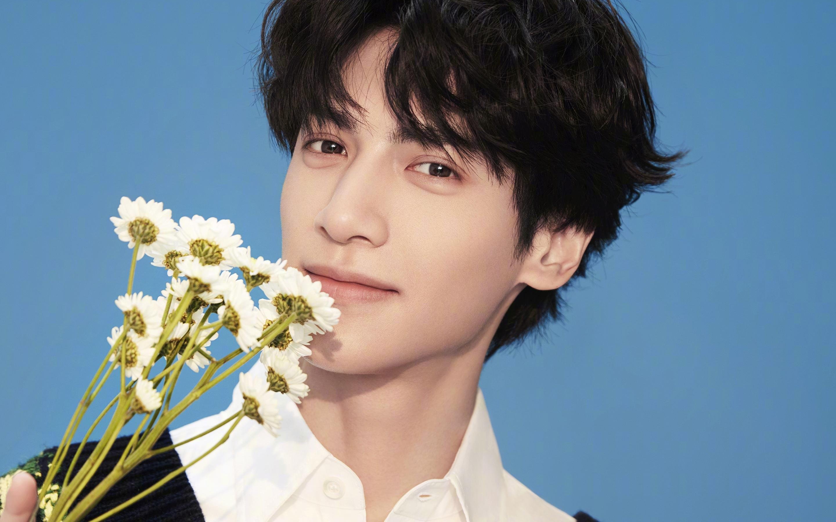 哈雷骑行变身:极速追逐中车手的极限挑战,哈雷骑行教学视频